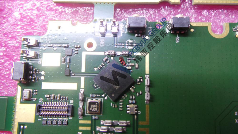 汽車(chē)通訊芯片PCBHDI板貼片焊接